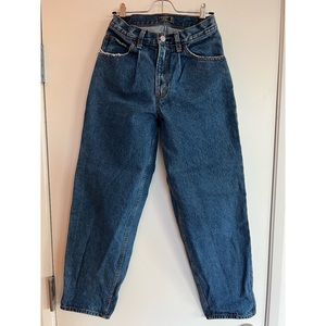 Abercrombie Ultra High Rise Pleated Mom Jeans 25 OR